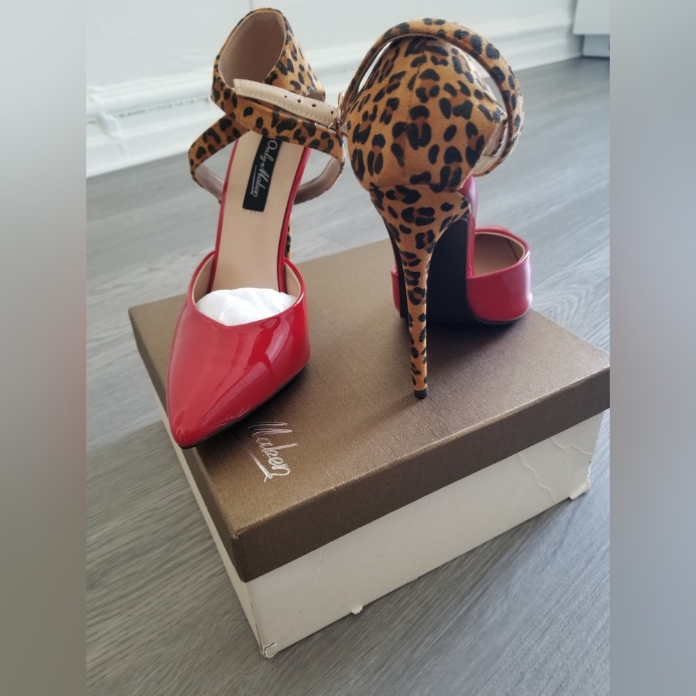 Elegant high heels with strap